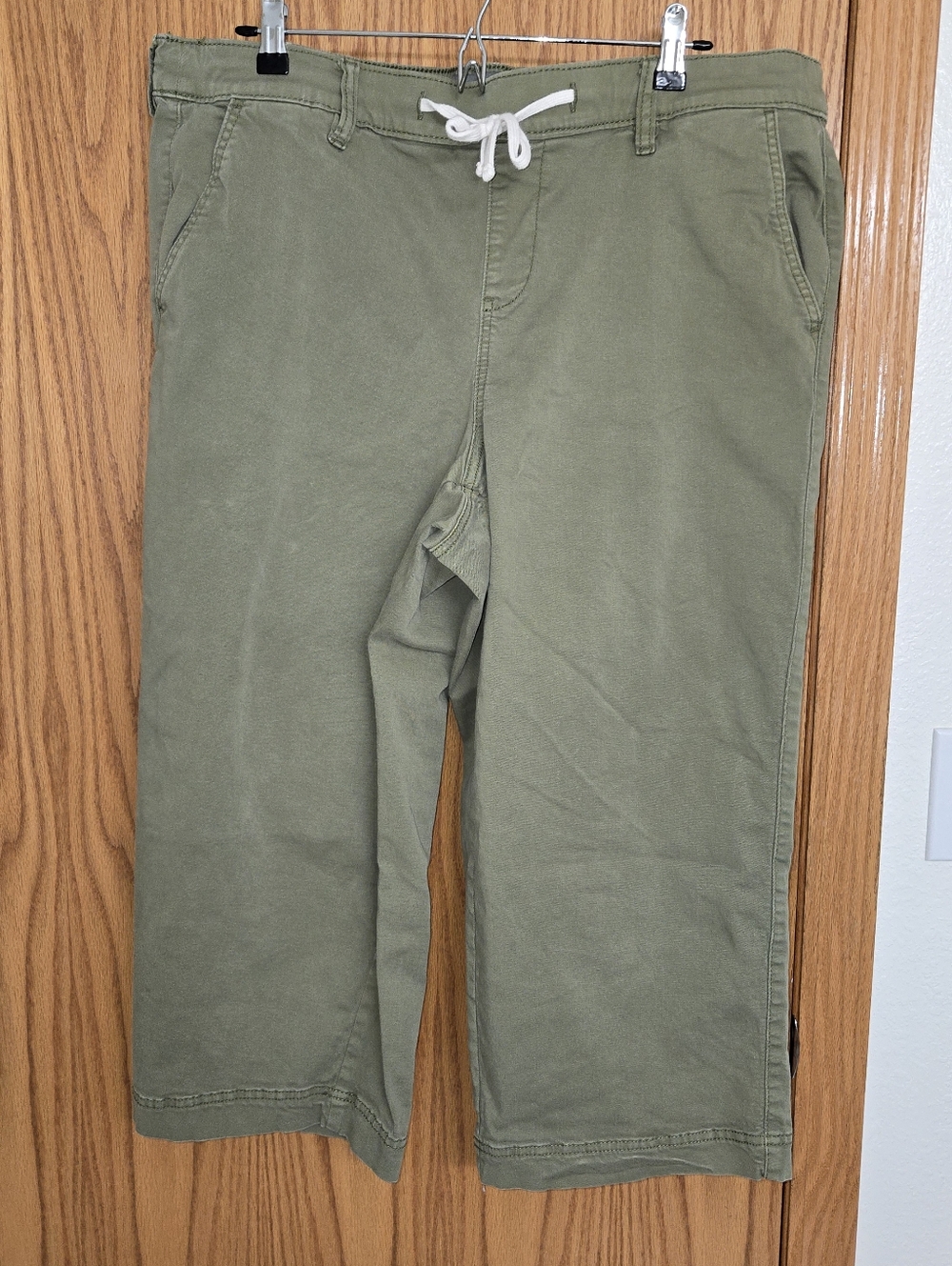 Torrid Crop Weekend Mid Rise Pants